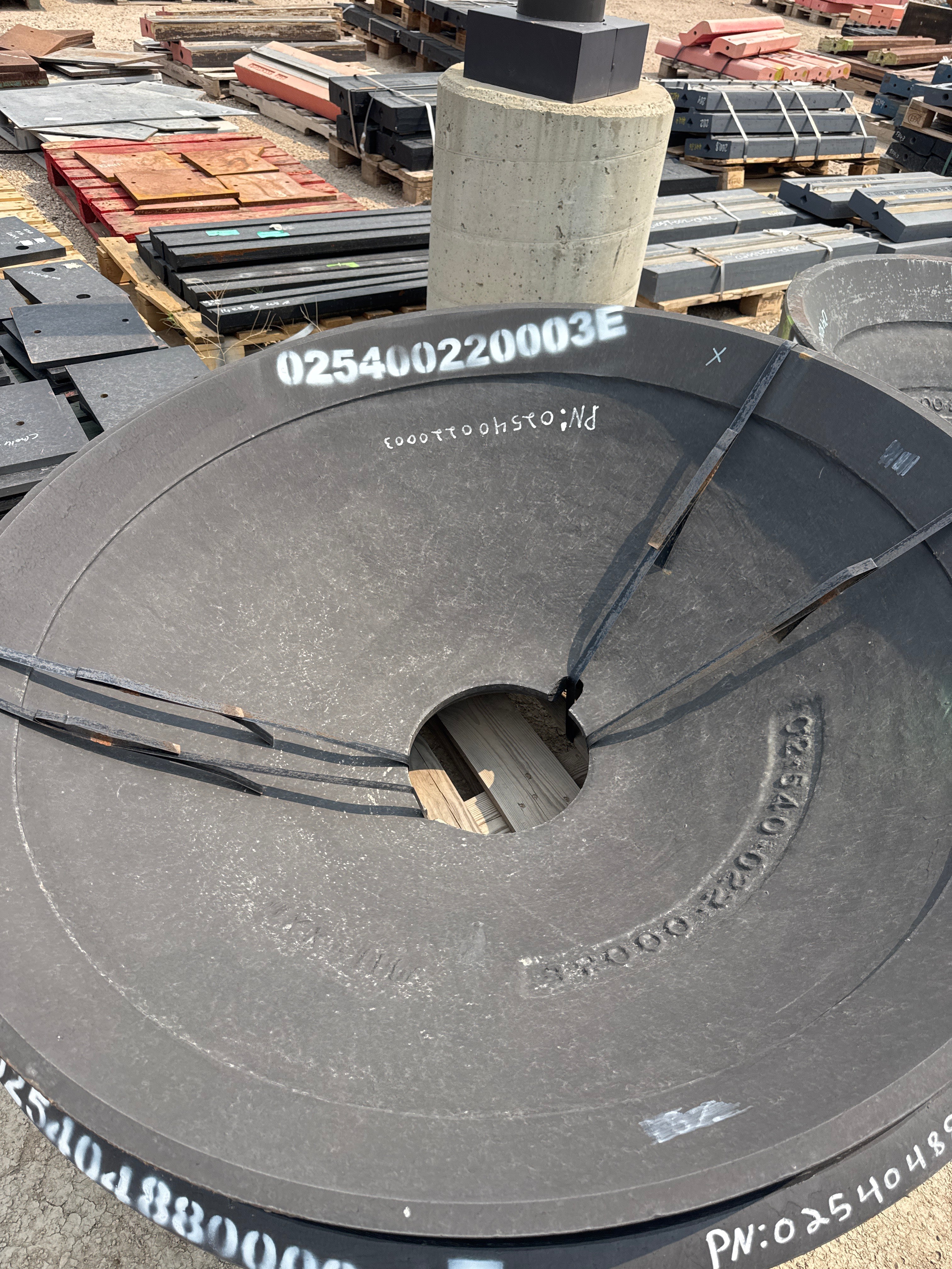 Cedarapids RC54 Cone Crusher Coarse Mantle 025400220003