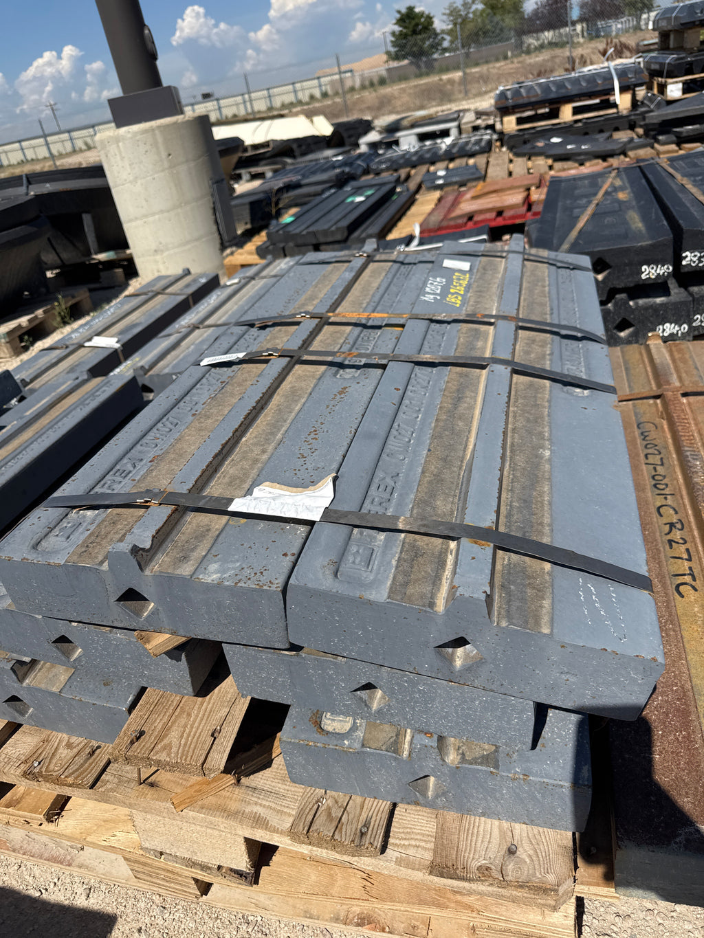 Impact Crusher Ceramic Blow Bar CW027-001-CR27C