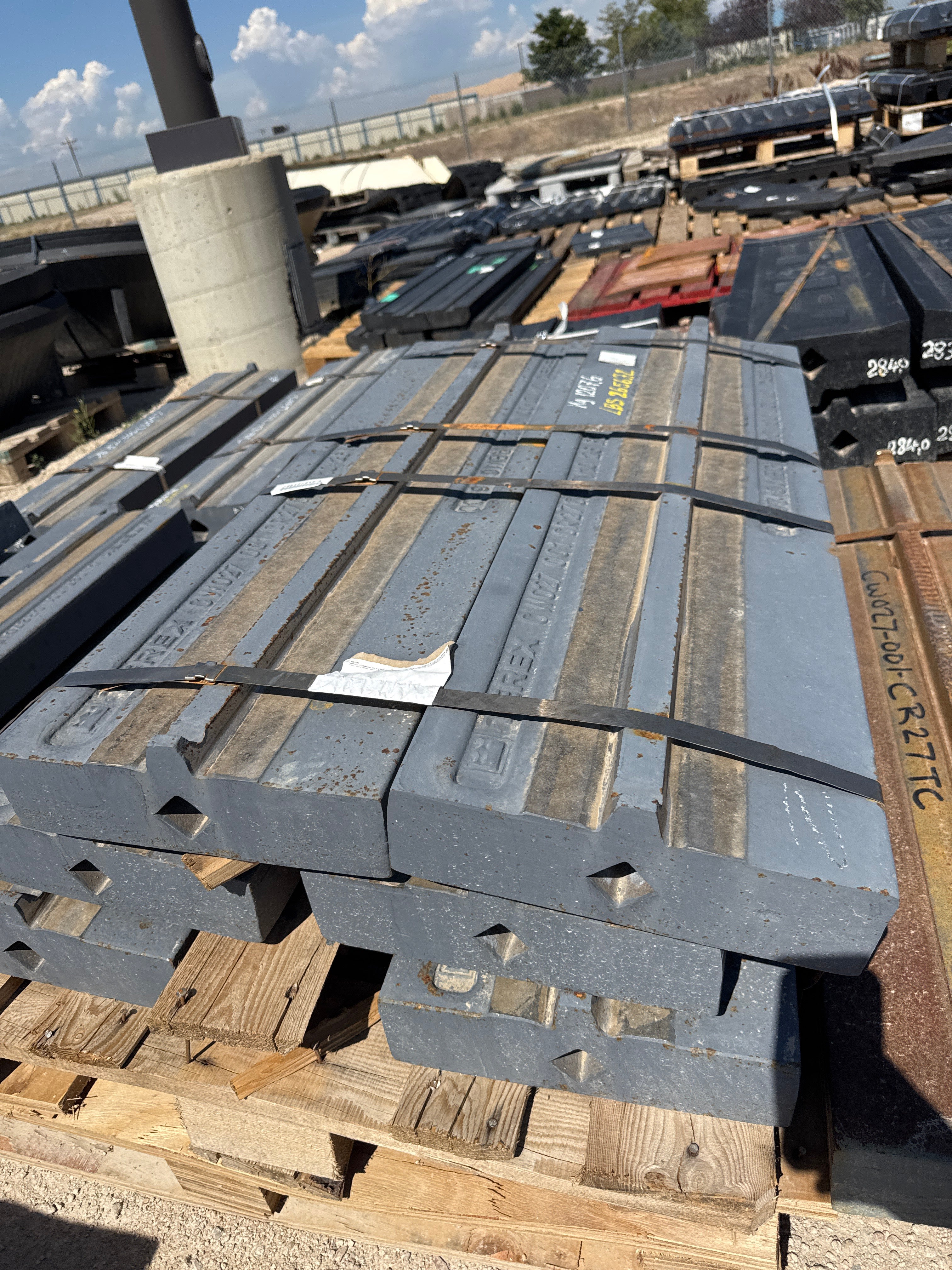 Impact Crusher Ceramic Blow Bar CW027-001-CR27C