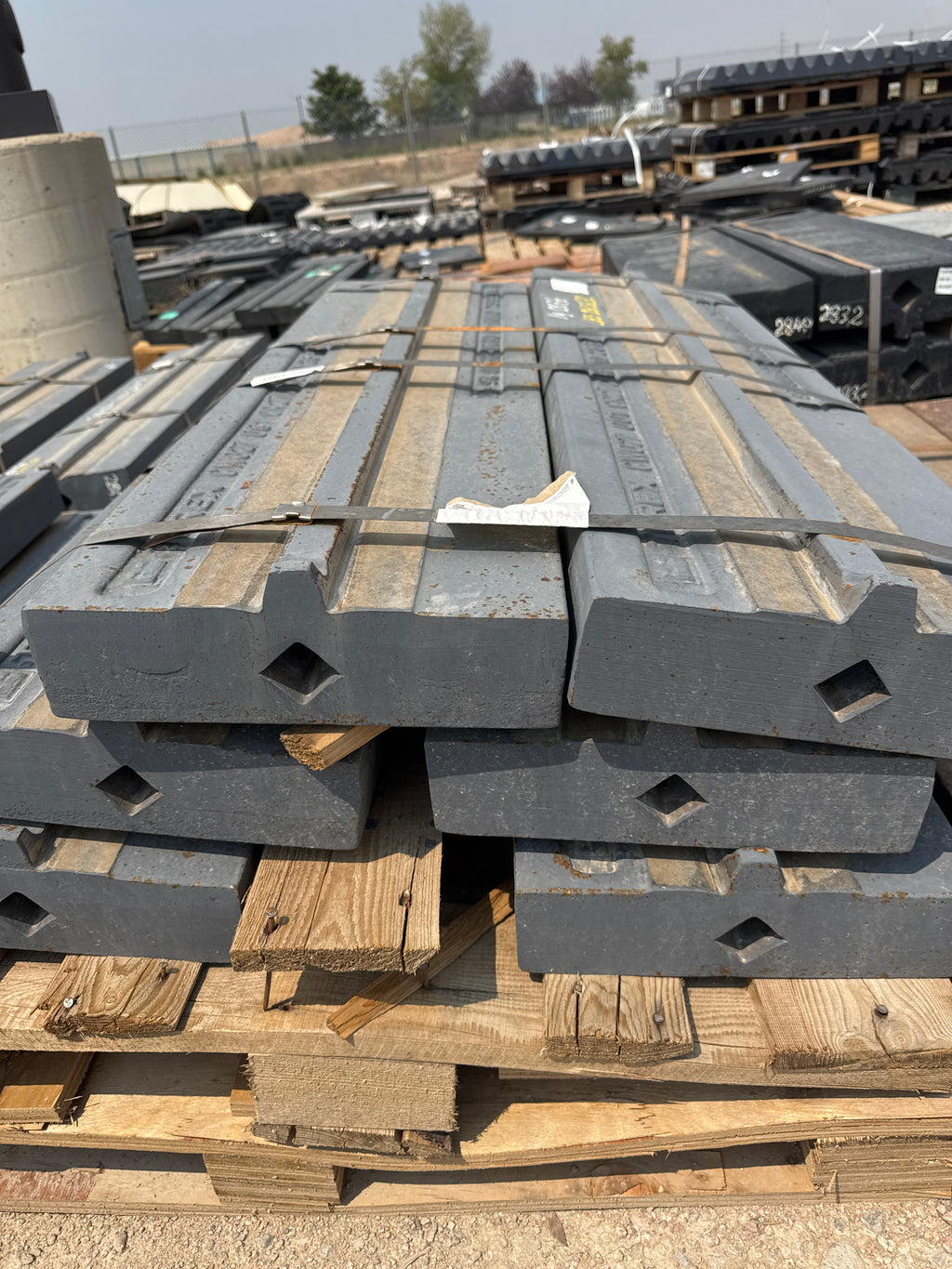 Impact Crusher Ceramic Blow Bar CW027-001-CR27C